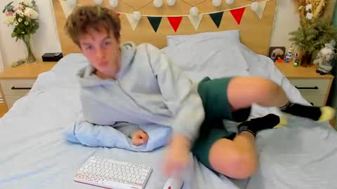 Snapshot of lanny_fandi chatting on 02.09.25 Fandi online show from 02.09.25