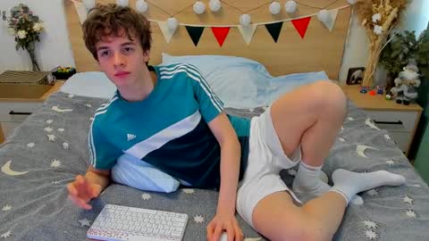 Snapshot of lanny_fandi chatting on 02.24.25 Fandi online show from 02.24.25