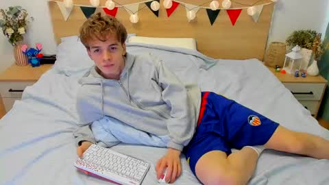 Snapshot of lanny_fandi chatting on 02.28.25 Fandi online show from 02.28.25