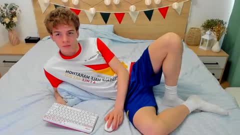 Snapshot of lanny_fandi chatting on 03.11.25 Fandi online show from 03.11.25