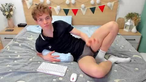 Snapshot of lanny_fandi chatting on 03.11.25 Fandi online show from 03.11.25