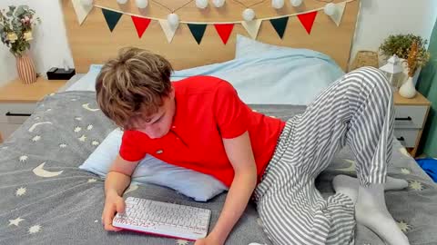 Snapshot of lanny_fandi chatting on 03.12.25 Fandi online show from 03.12.25