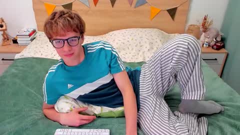 Snapshot of lanny_fandi chatting on 09.19.25 Fandi online show from 09.19.25