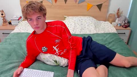 Snapshot of lanny_fandi chatting on 09.20.25 Fandi online show from 09.20.25