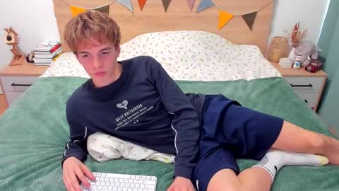 Snapshot of lanny_fandi chatting on 09.21.25 Fandi online show from 09.21.25