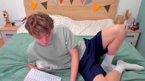 Snapshot of lanny_fandi chatting on 09.22.25 Fandi online show from 09.22.25