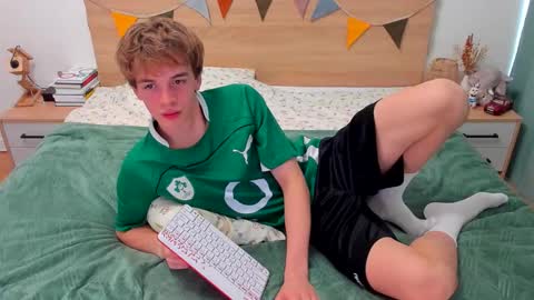 Snapshot of lanny_fandi chatting on 09.25.25 Fandi online show from 09.25.25