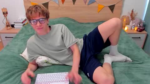 Snapshot of lanny_fandi chatting on 09.28.25 Fandi online show from 09.28.25