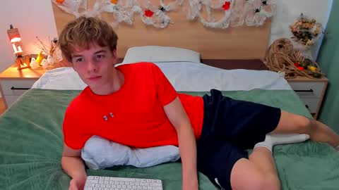 Snapshot of lanny_fandi chatting on 10.14.25 Fandi online show from 10.14.25