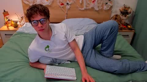 Snapshot of lanny_fandi chatting on 11.07.25 Fandi online show from 11.07.25