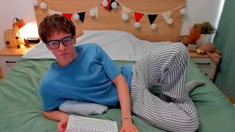 Snapshot of lanny_fandi chatting on 11.14.25 Fandi online show from 11.14.25