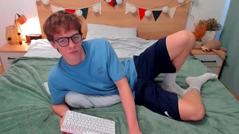 Snapshot of lanny_fandi chatting on 11.16.25 Fandi online show from 11.16.25