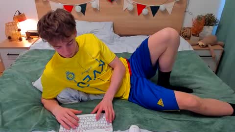 Snapshot of lanny_fandi chatting on 11.19.25 Fandi online show from 11.19.25