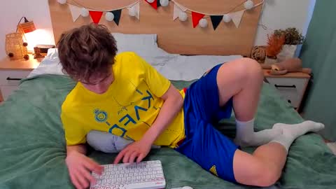 Snapshot of lanny_fandi chatting on 11.20.25 Fandi online show from 11.20.25