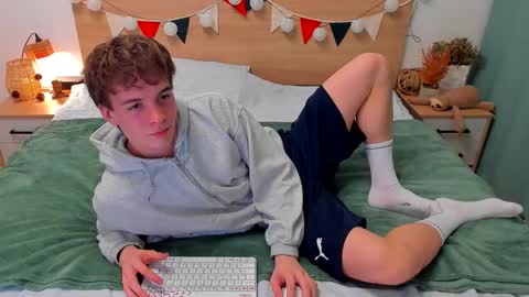 Snapshot of lanny_fandi chatting on 11.21.25 Fandi online show from 11.21.25