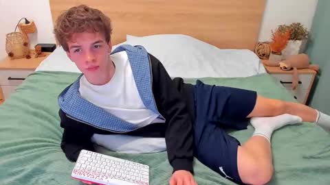 Snapshot of lanny_fandi chatting on 11.24.25 Fandi online show from 11.24.25