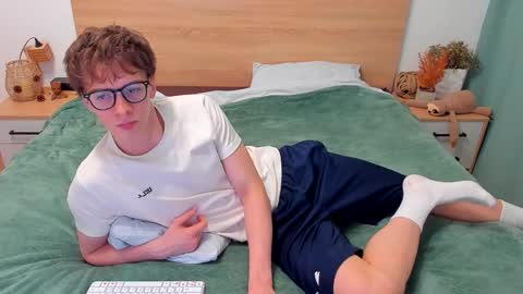 Snapshot of lanny_fandi chatting on 11.26.25 Fandi online show from 11.26.25