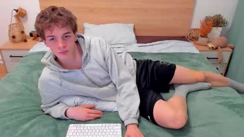 Snapshot of lanny_fandi chatting on 11.29.25 Fandi online show from 11.29.25