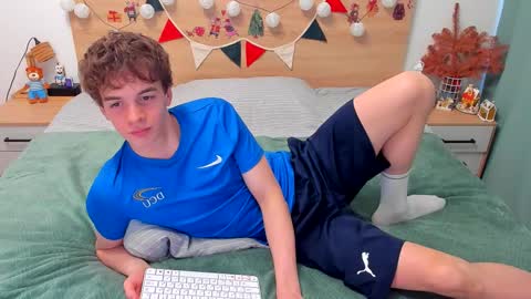 Snapshot of lanny_fandi chatting on 12.14.25 Fandi online show from 12.14.25