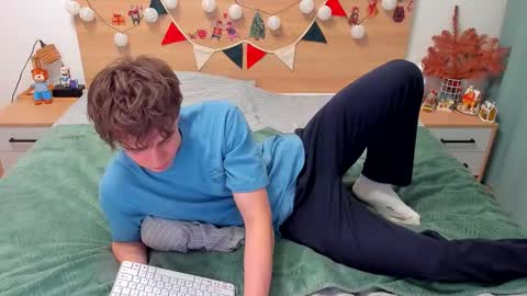 Snapshot of lanny_fandi chatting on 12.15.25 Fandi online show from 12.15.25