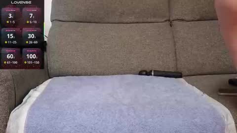 Snapshot of lapetitefrenchie83 chatting on 11.04.25 lapetitefrenchie83 online show from 11.04.25