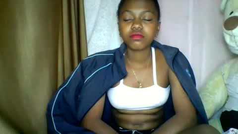 Snapshot of lara_belle chatting on 05.17.26 lara_belle online show from 05.17.26