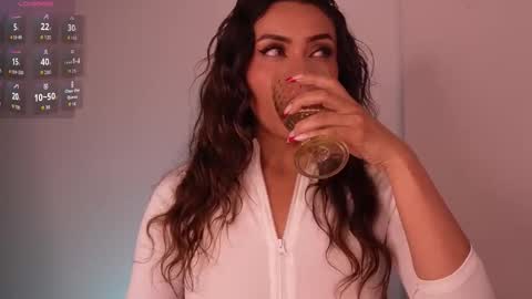 Snapshot of lara_bombshelll chatting on 12.19.25 Lara online show from 12.19.25