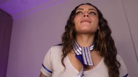 Snapshot of lara_bombshelll chatting on 01.09.26 Lara online show from 01.09.26