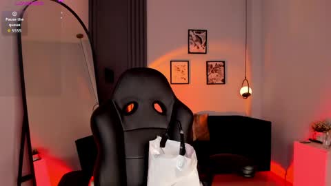 Lara Madisson online show from 04.25.26