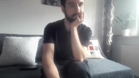 laraaan online show from 10.31.25