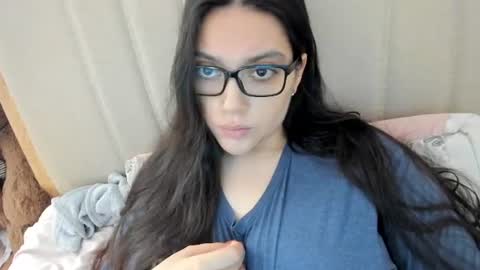 Snapshot of laracamille chatting on 05.28.26 lara online show from 05.28.26