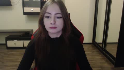 Snapshot of laralianna chatting on 01.04.25 Laralianna online show from 01.04.25