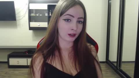 Snapshot of laralianna chatting on 02.18.25 Laralianna online show from 02.18.25