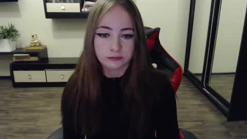 Snapshot of laralianna chatting on 09.13.25 Laralianna online show from 09.13.25