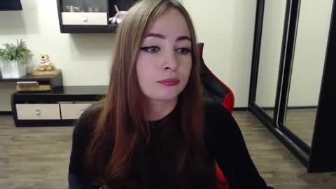 Snapshot of laralianna chatting on 09.17.25 Laralianna online show from 09.17.25