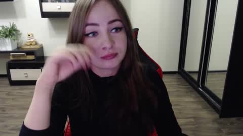 Snapshot of laralianna chatting on 09.18.25 Laralianna online show from 09.18.25