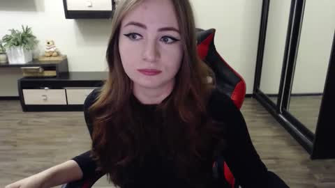 Snapshot of laralianna chatting on 09.22.25 Laralianna online show from 09.22.25