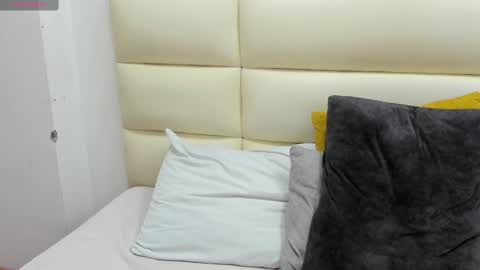 Snapshot of laramoon_ chatting on 02.10.25 LARA online show from 02.10.25