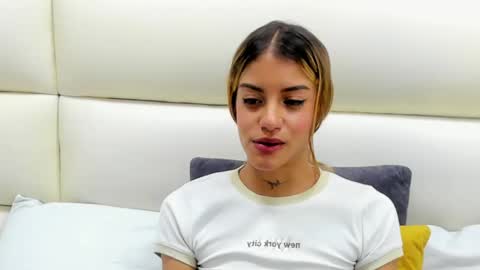 Snapshot of laramoon_ chatting on 03.06.25 LARA online show from 03.06.25