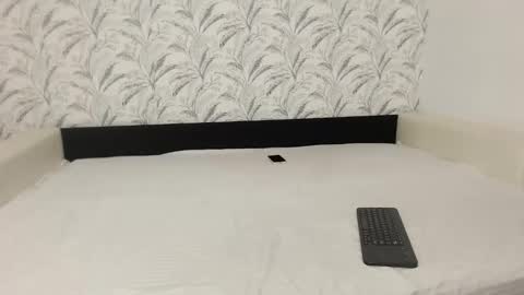 larataylorrr online show from 12.16.25