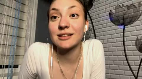 Snapshot of lareebuggie chatting on 05.27.26 Eva online show from 05.27.26