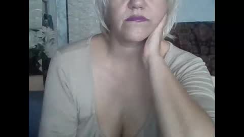 Snapshot of larisaq4ugo24 chatting on 11.21.25 larisaq4ugo24 online show from 11.21.25