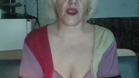 Snapshot of larisaq4ugo24 chatting on 11.23.25 larisaq4ugo24 online show from 11.23.25