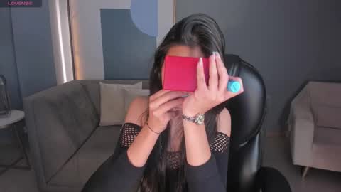 Larisa Smirnov online show from 11.22.25