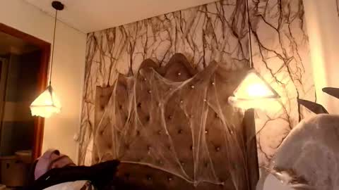  Lari online show from 10.23.25