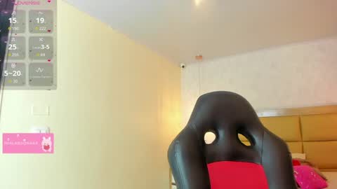Snapshot of larsonmia chatting on 07.22.26 MIA online show from 07.22.26