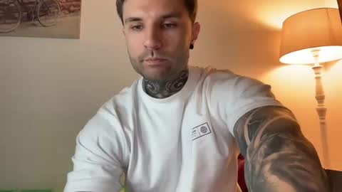 Snapshot of larsskeet chatting on 11.21.25 larsskeet online show from 11.21.25