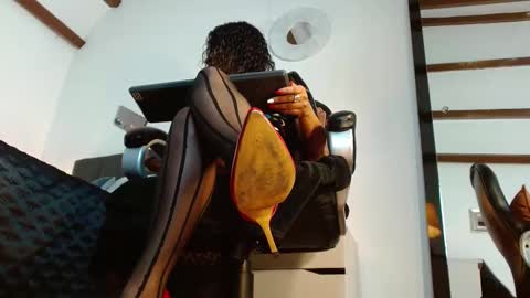 Snapshot of laryssa_swayer chatting on 09.26.25 Laryssa online show from 09.26.25