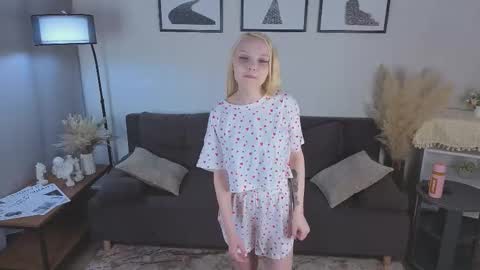 Emilia for my friends Amy online show from 10.27.25