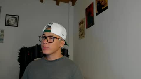 Snapshot of lass_nazar chatting on 11.22.25 lass_nazar online show from 11.22.25